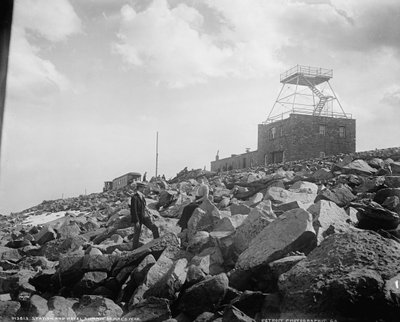 Station and Hotel, Summit of Pike